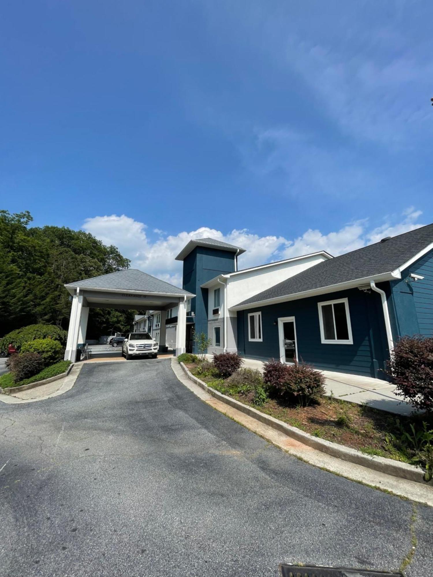 Clarion Pointe-Dillard Near Blue Ridge Mountains Hotel Exterior photo