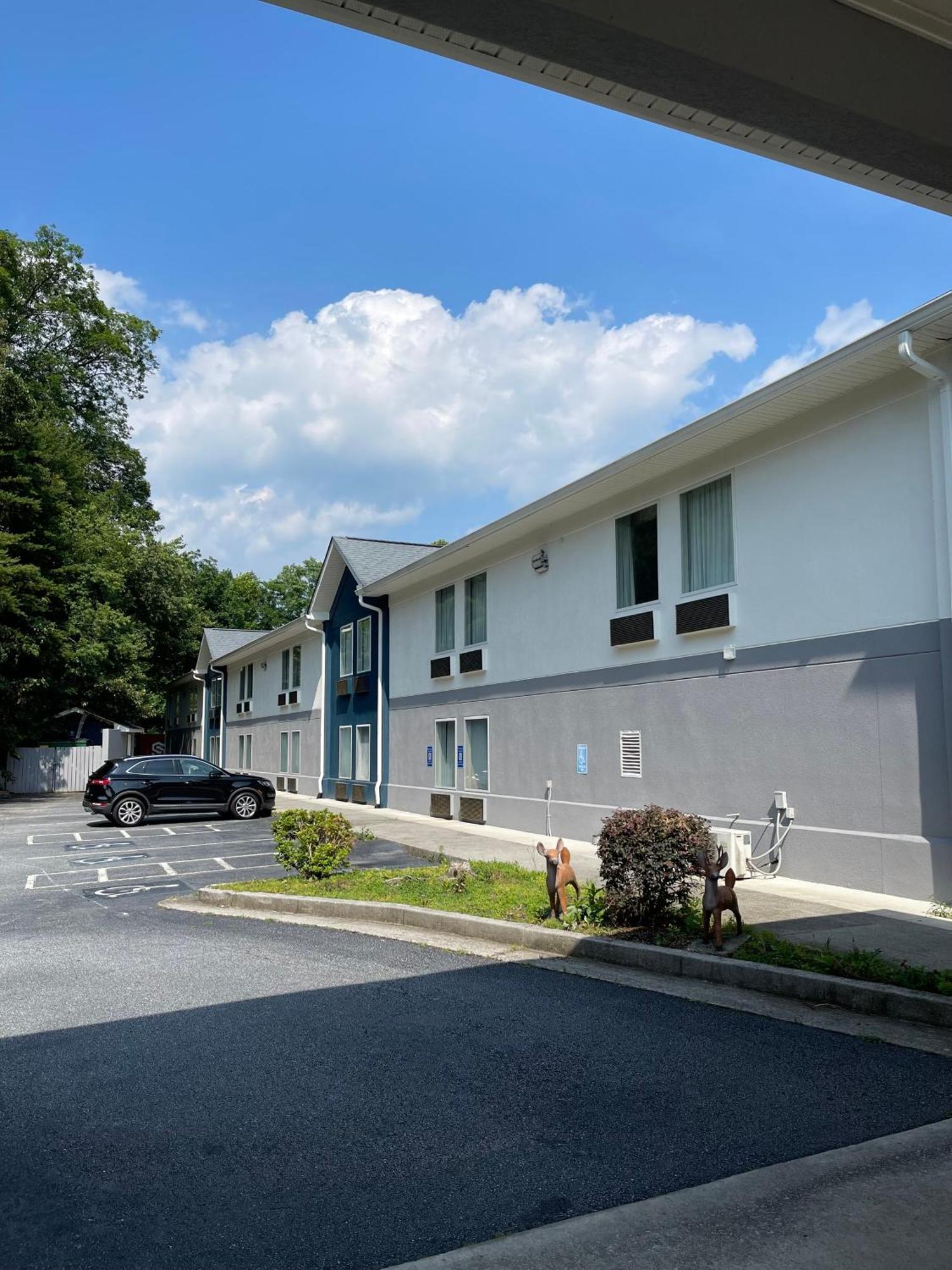 Clarion Pointe-Dillard Near Blue Ridge Mountains Hotel Exterior photo