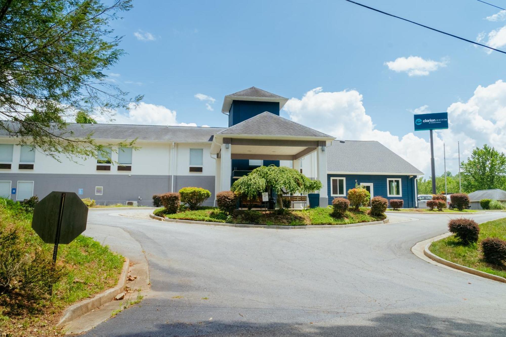 Clarion Pointe-Dillard Near Blue Ridge Mountains Hotel Exterior photo